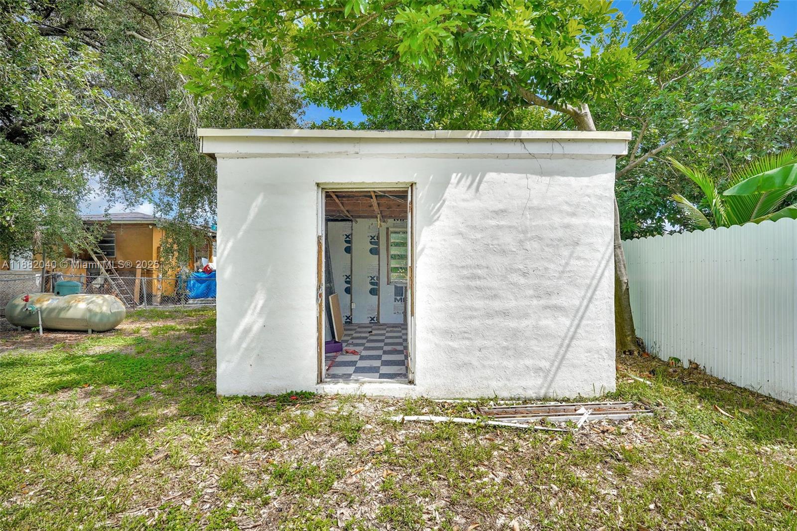 1090 NW 77th St