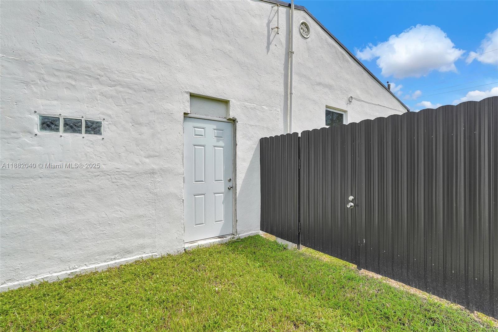 1090 NW 77th St