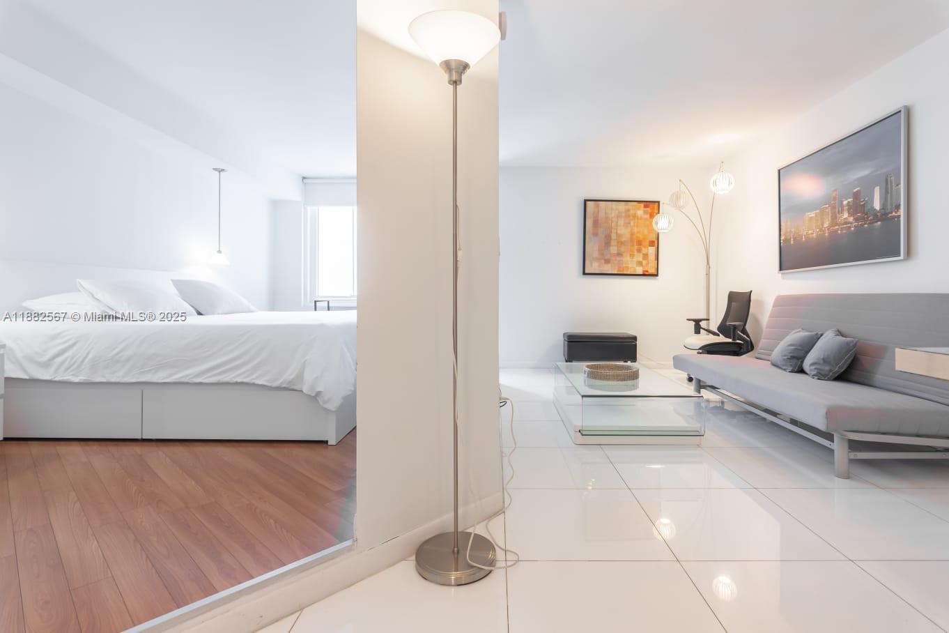 2301 Collins Ave # 1023