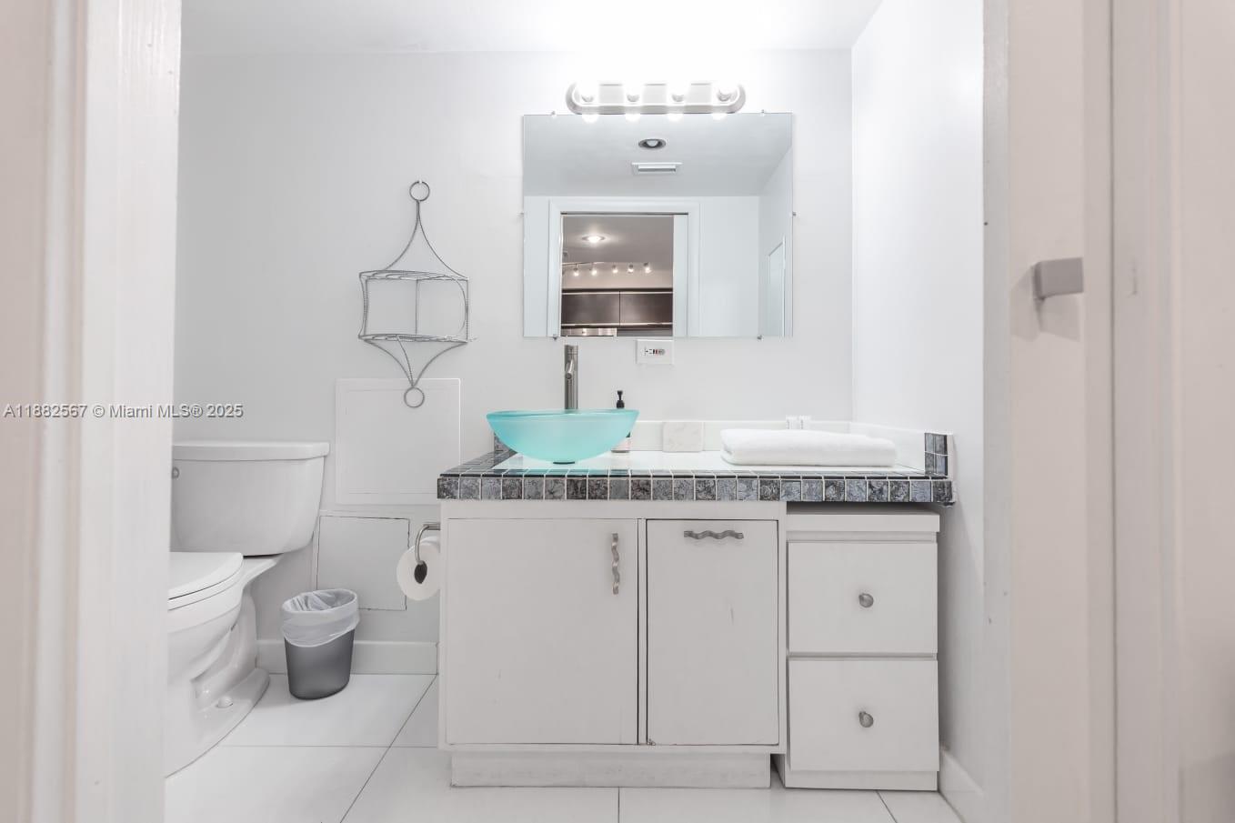 2301 Collins Ave # 1023