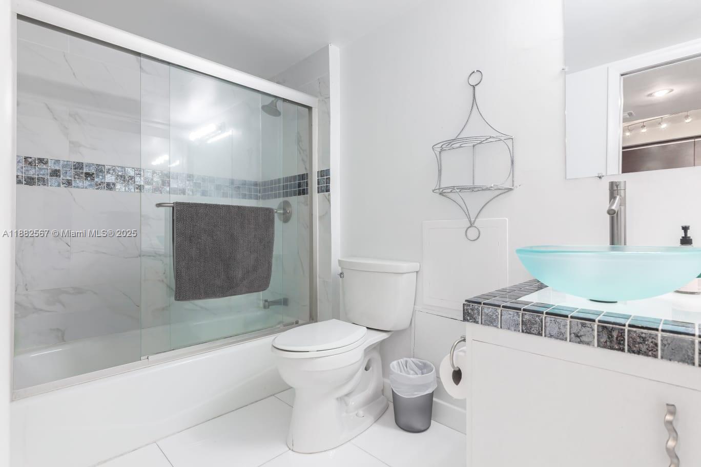 2301 Collins Ave # 1023