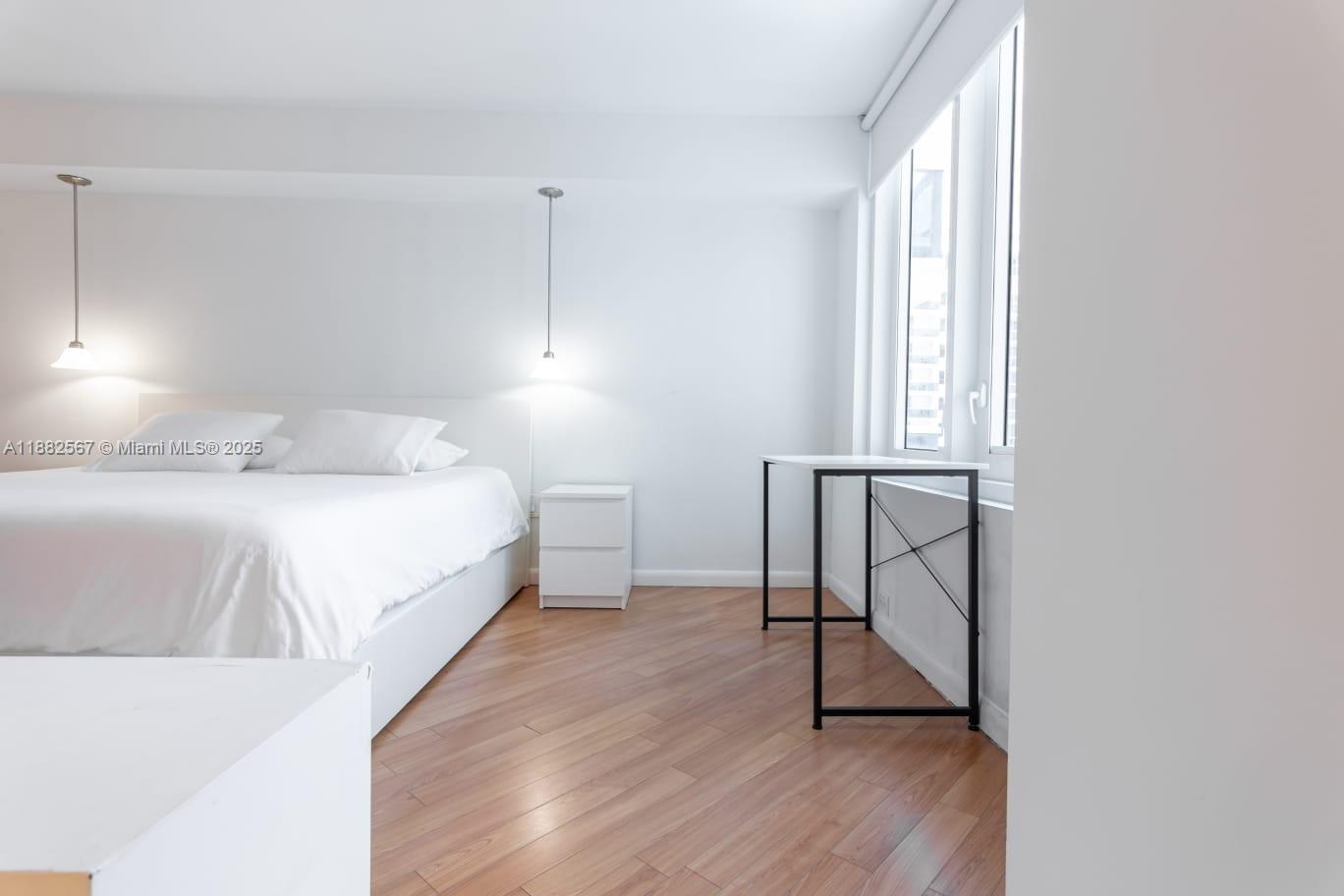 2301 Collins Ave # 1023