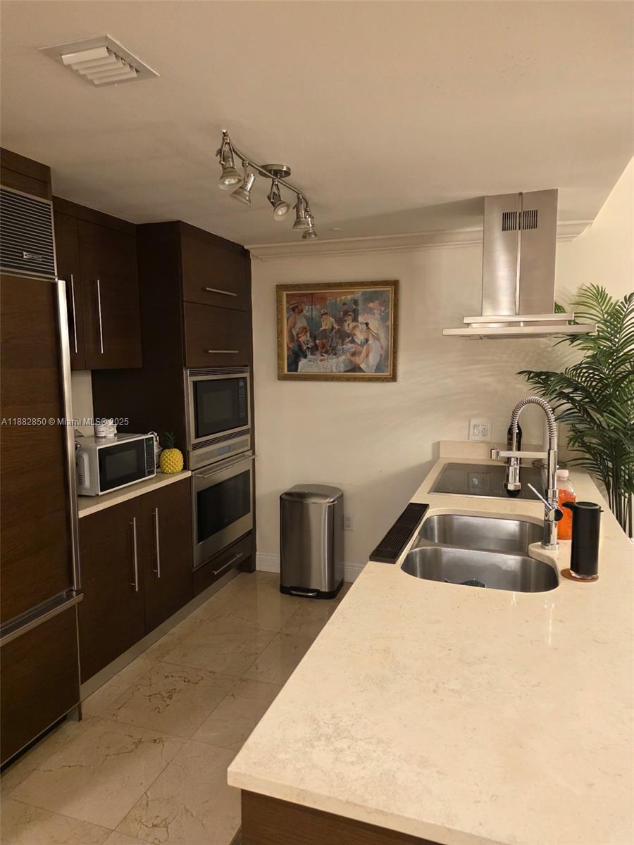 495 Brickell Ave # 707