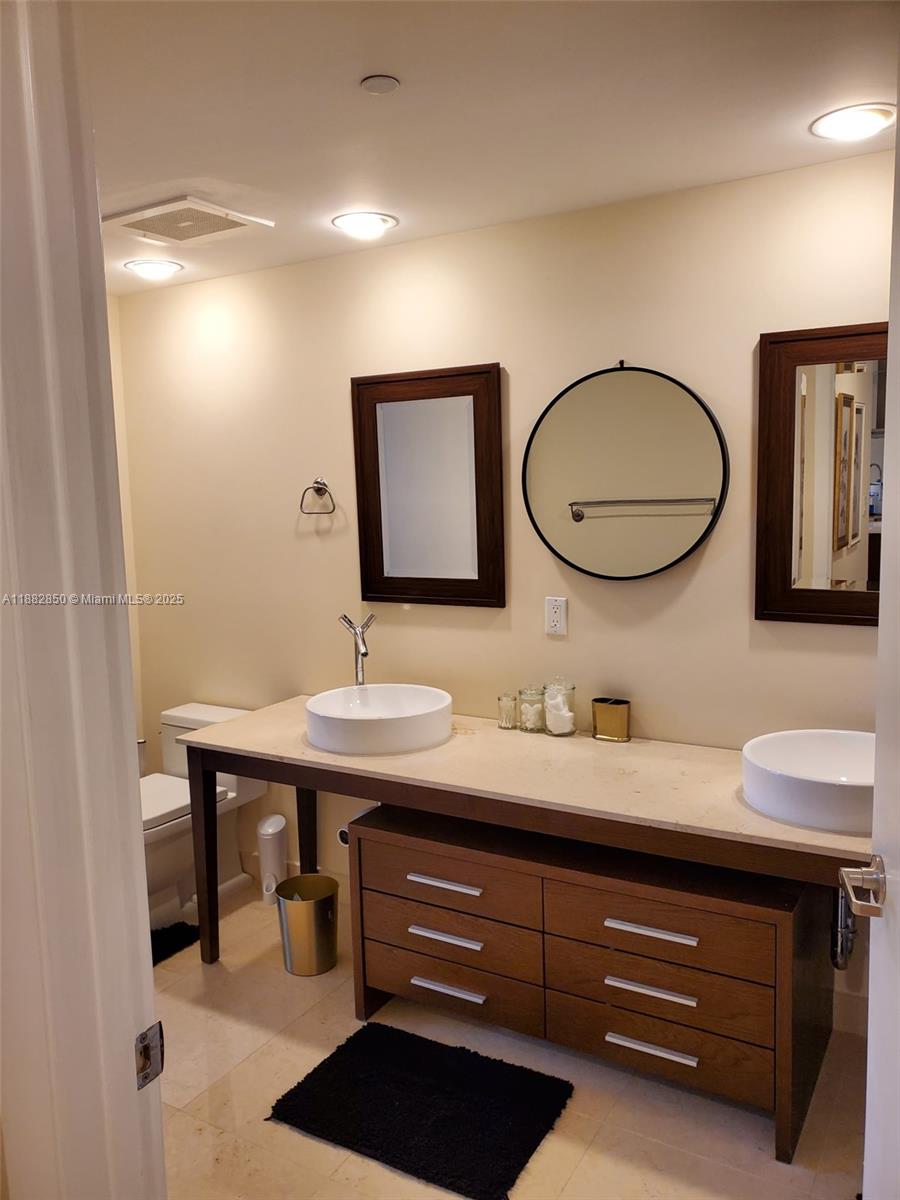 495 Brickell Ave # 707