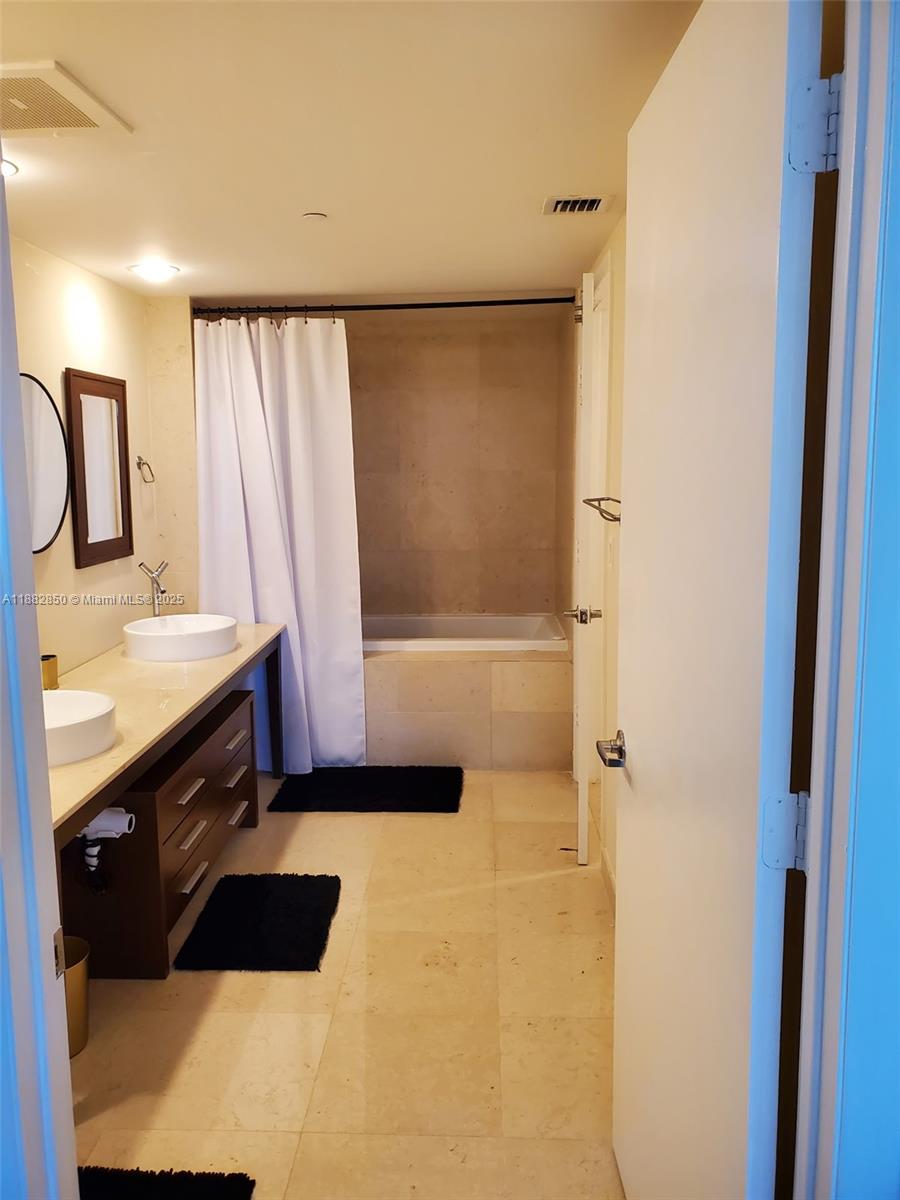 495 Brickell Ave # 707