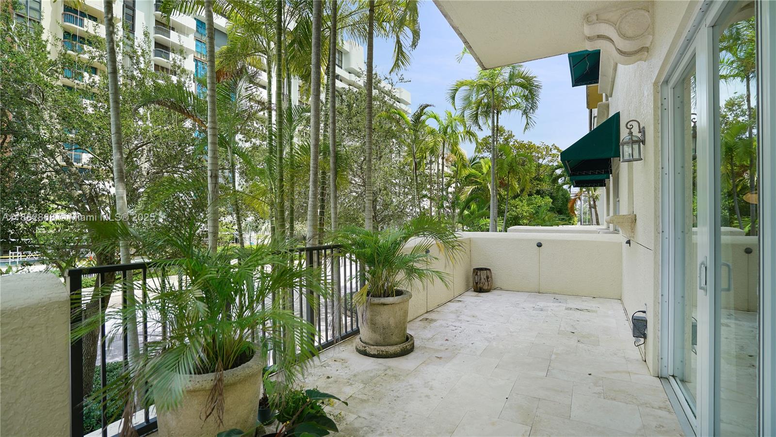 642 Valencia Ave # 207