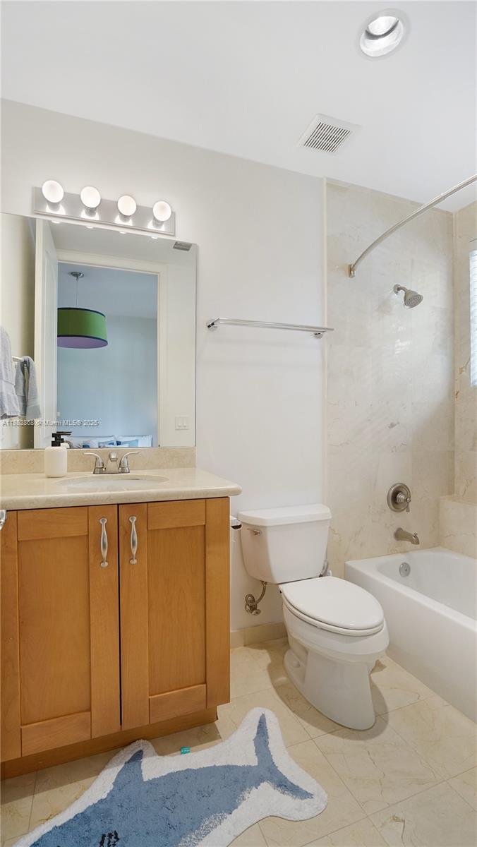 642 Valencia Ave # 207