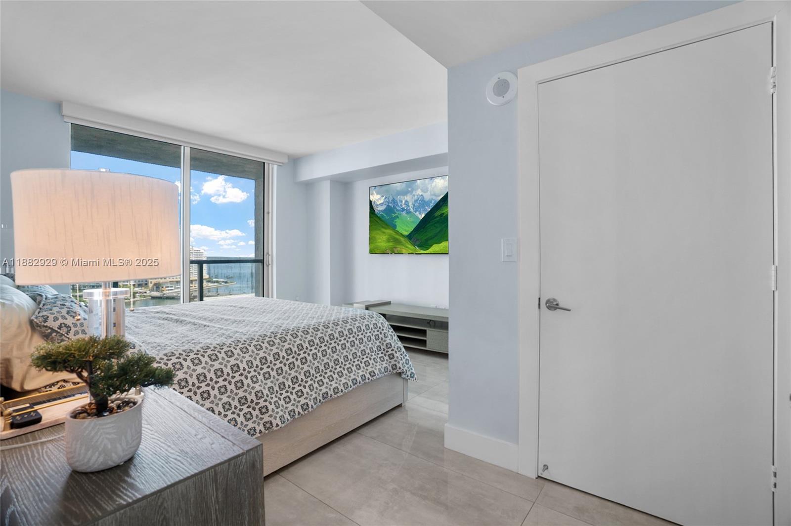 500 Brickell Ave # 1701