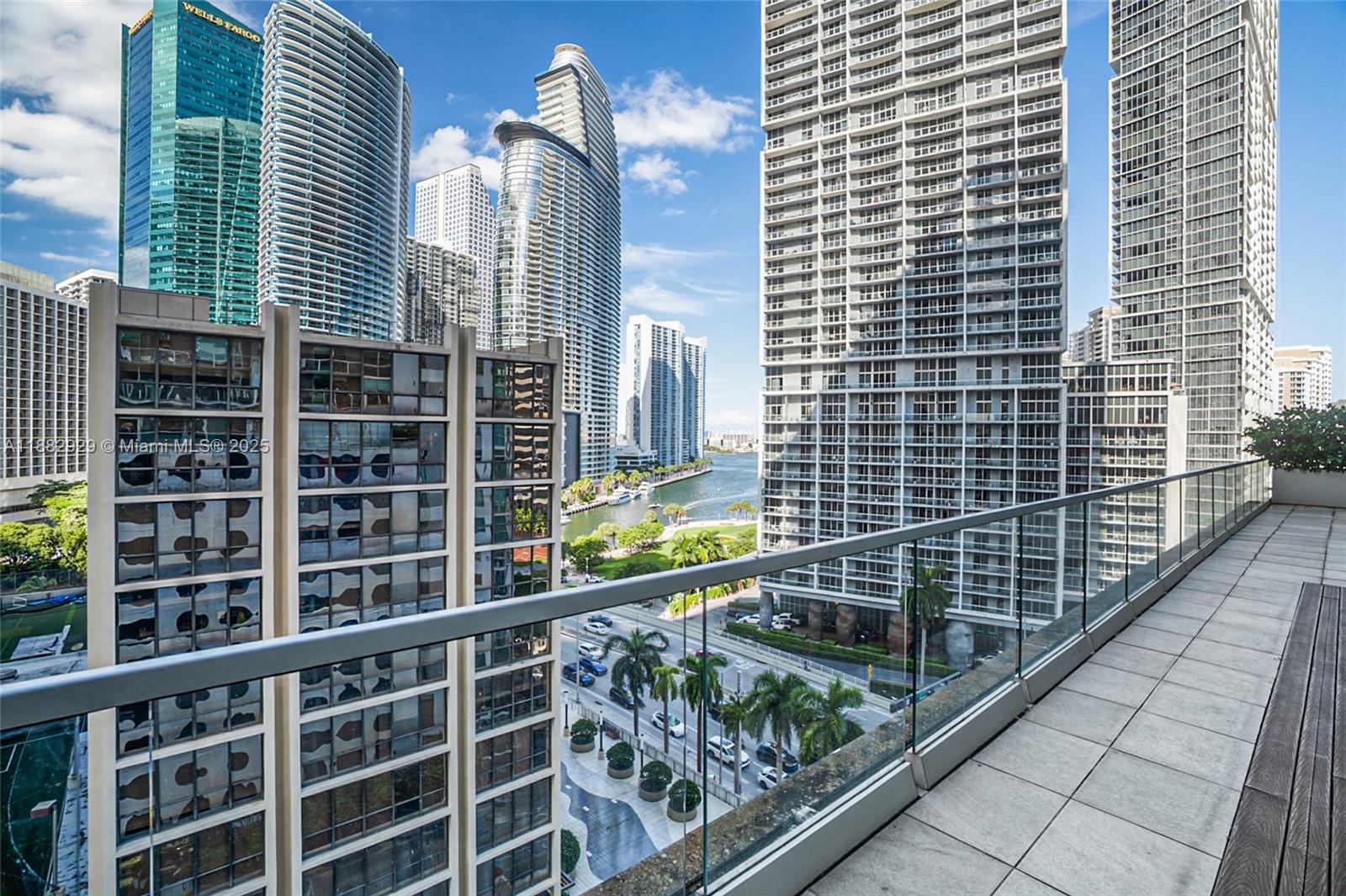 500 Brickell Ave # 1701