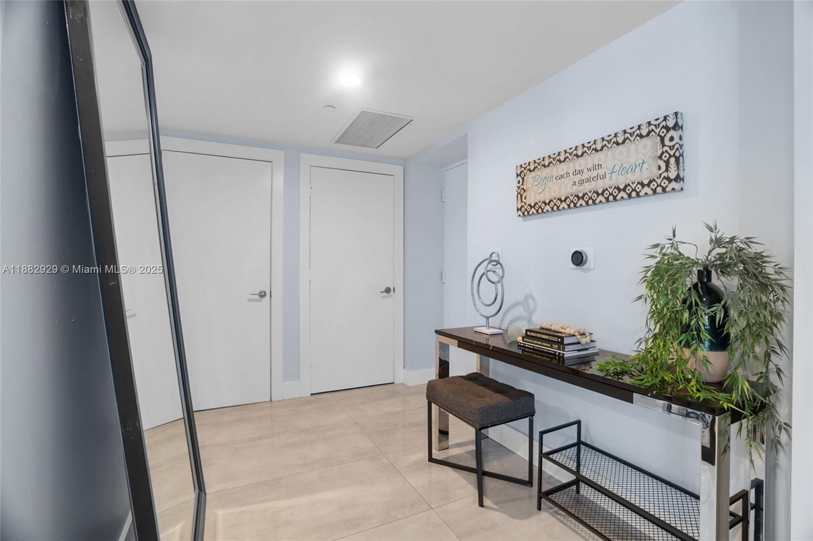 500 Brickell Ave # 1701