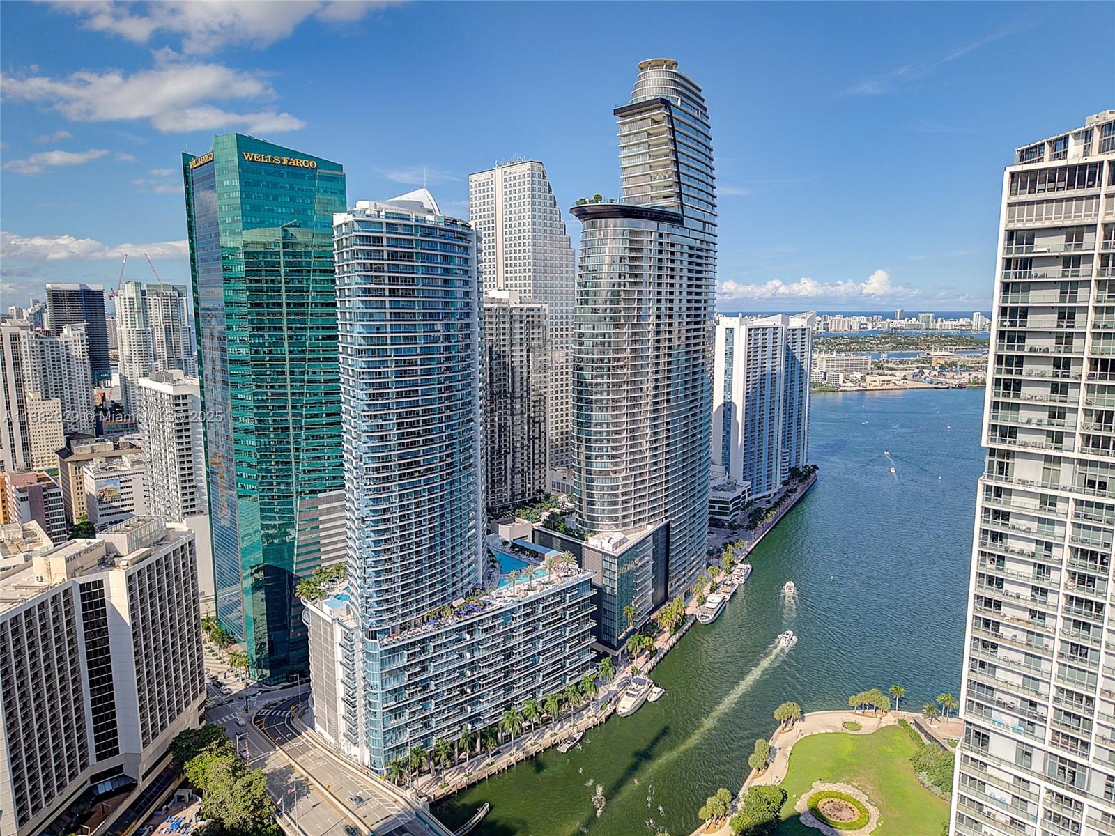 500 Brickell Ave # 1701