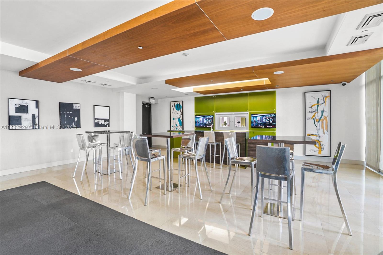 500 Brickell Ave # 1701