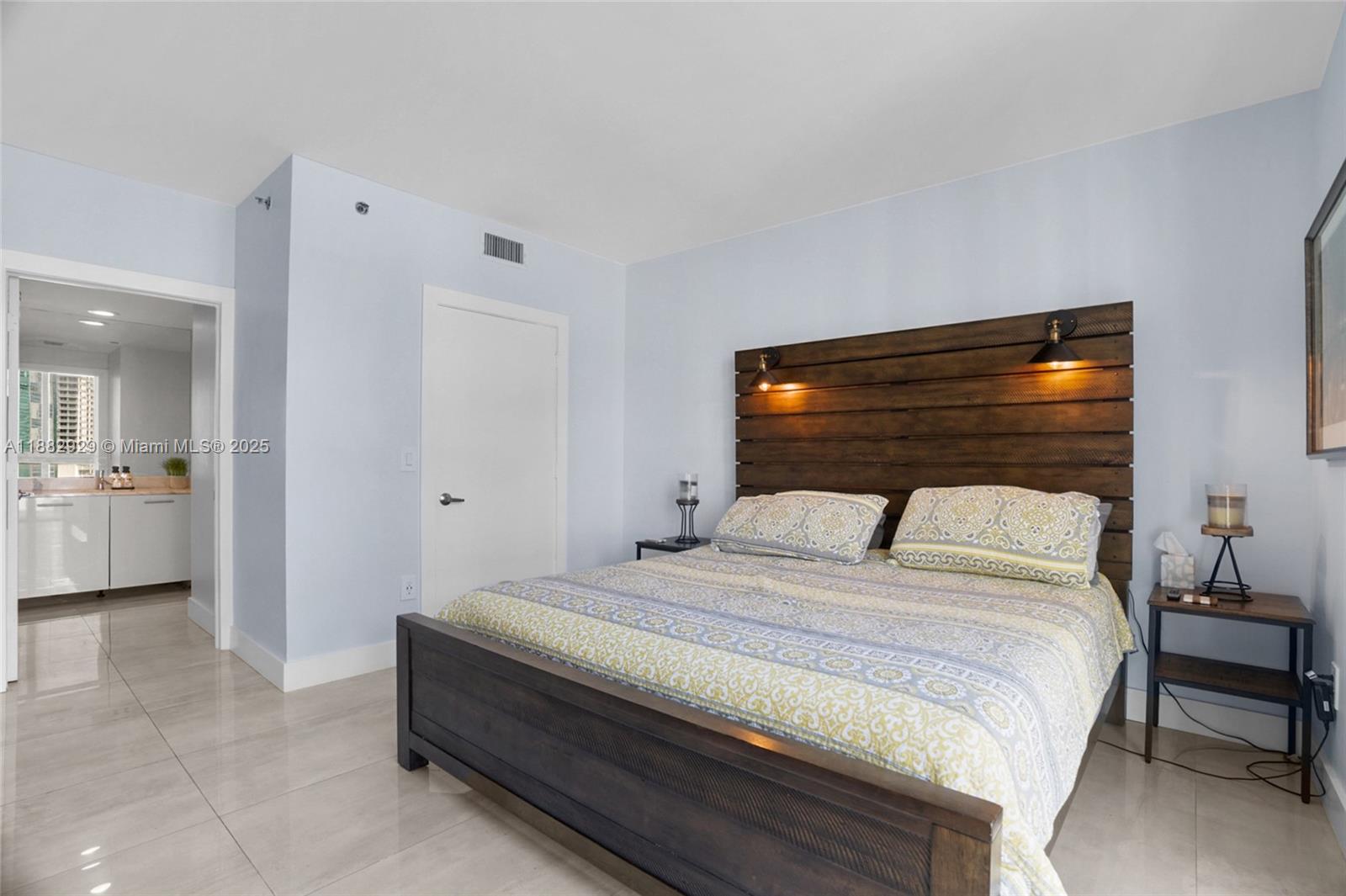 500 Brickell Ave # 1701