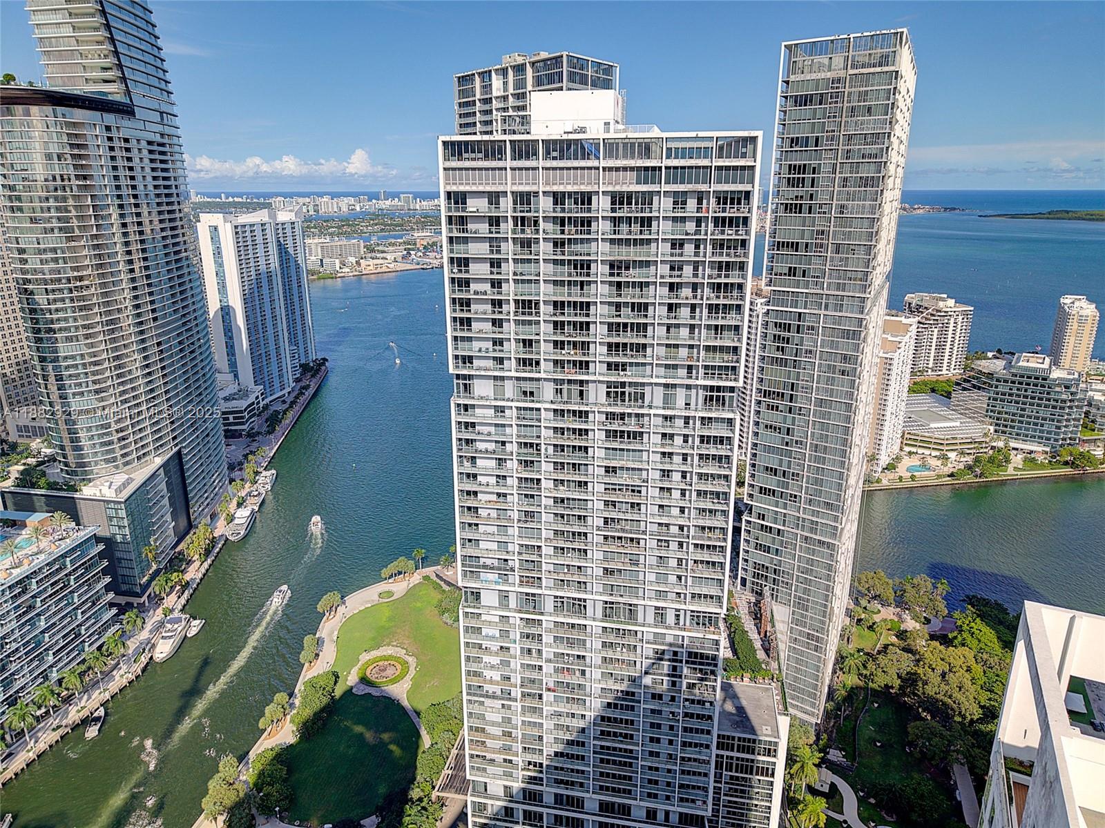 500 Brickell Ave # 1701