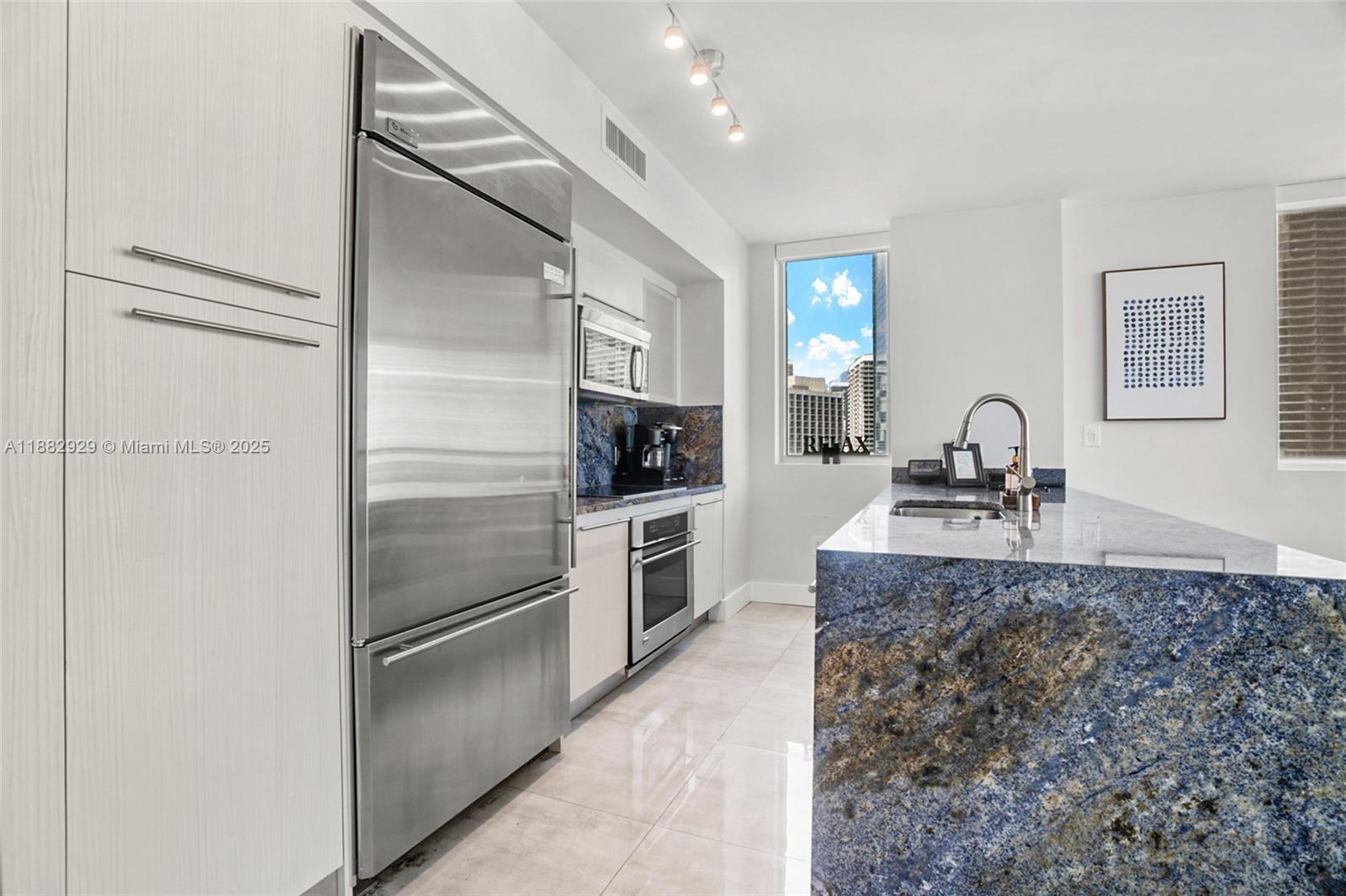 500 Brickell Ave # 1701