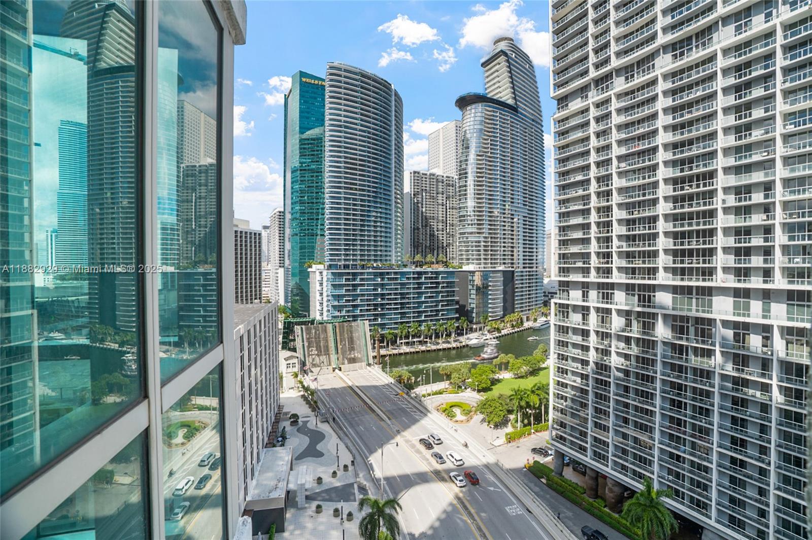 500 Brickell Ave # 1701