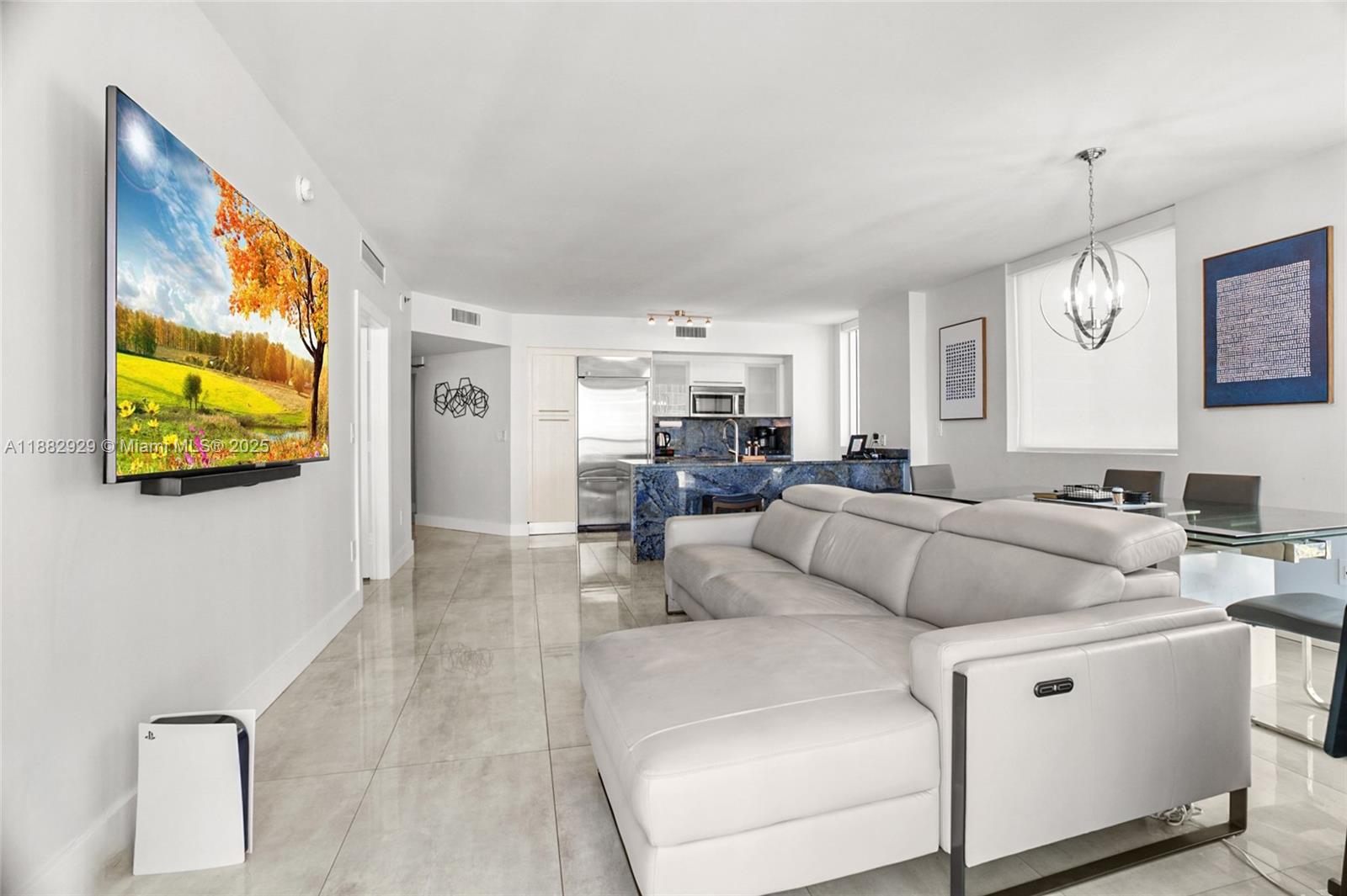 500 Brickell Ave # 1701