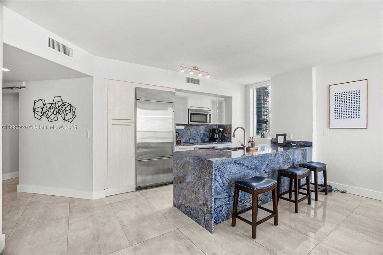 500 Brickell Ave # 1701