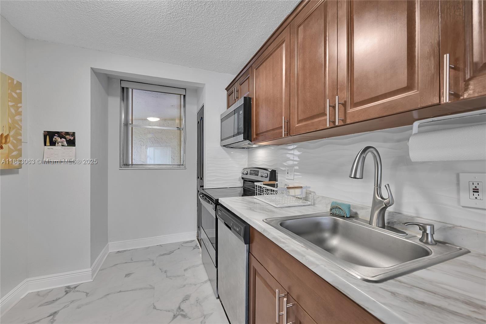 5300 NE 24th Ter # 422C