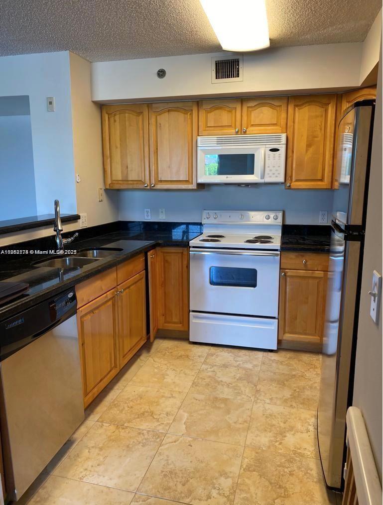 19601 E Country Club Dr # 7303