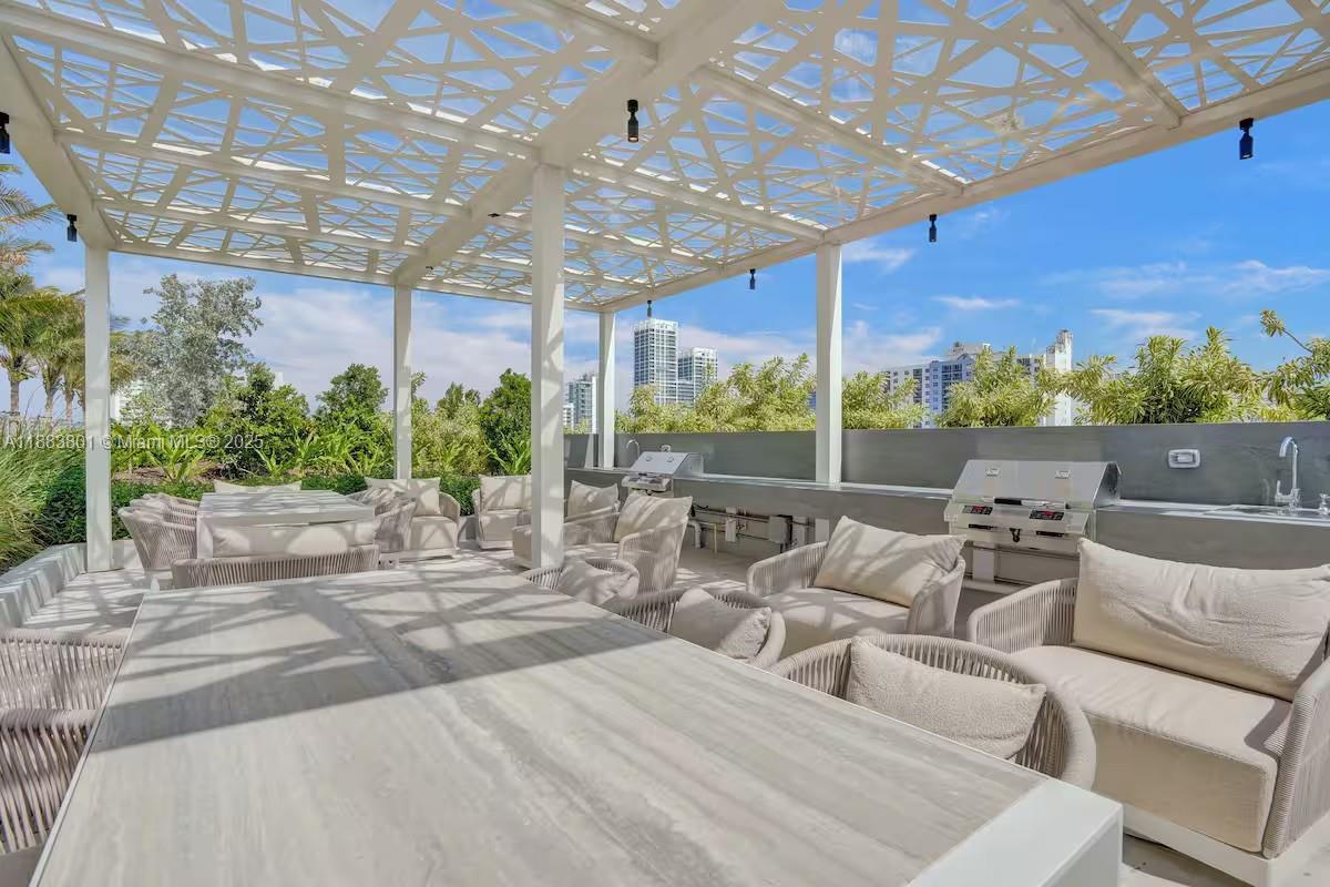 580 72 ST # 1804