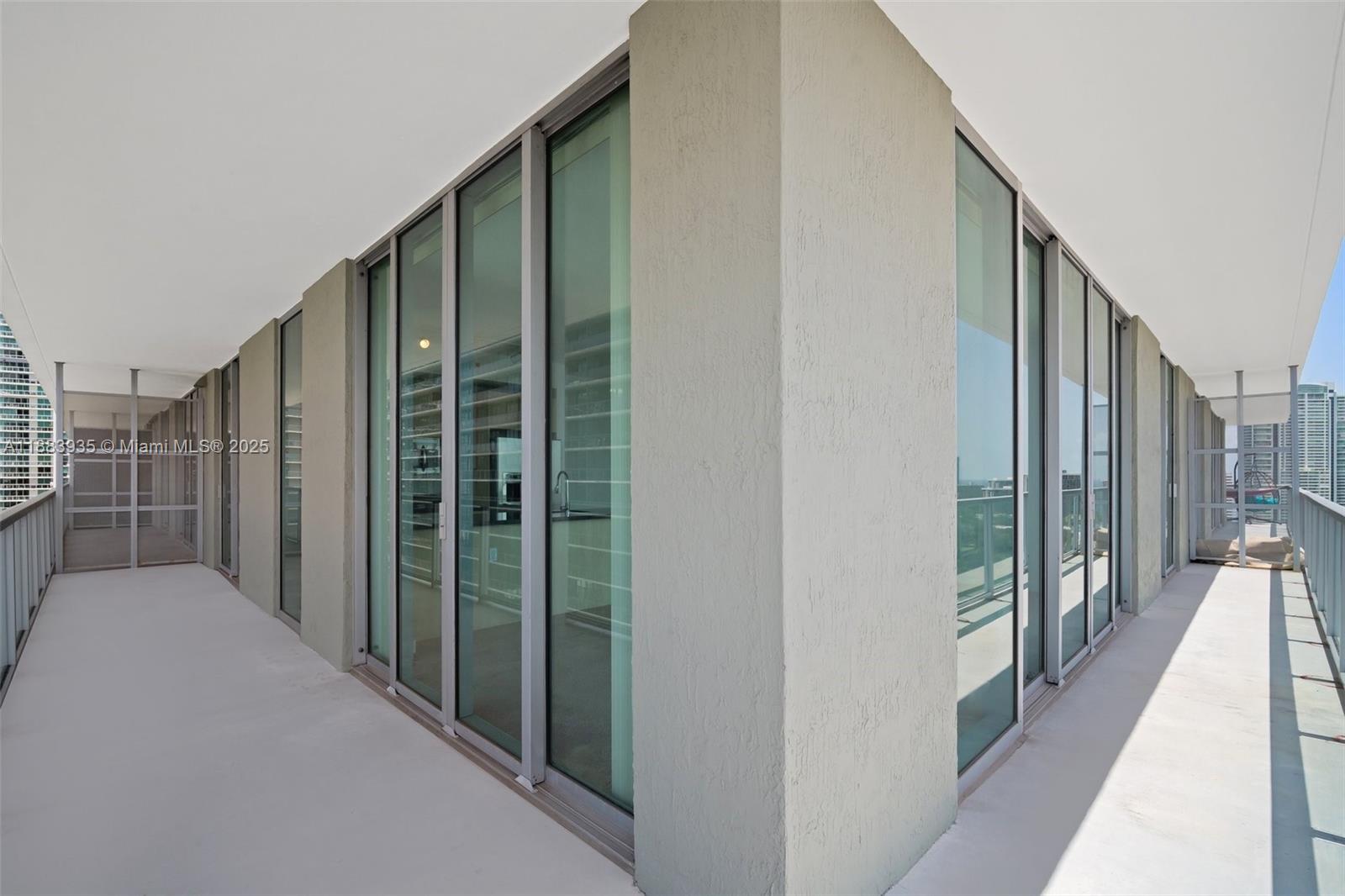 79 SW 12th St Unit: 2512-S