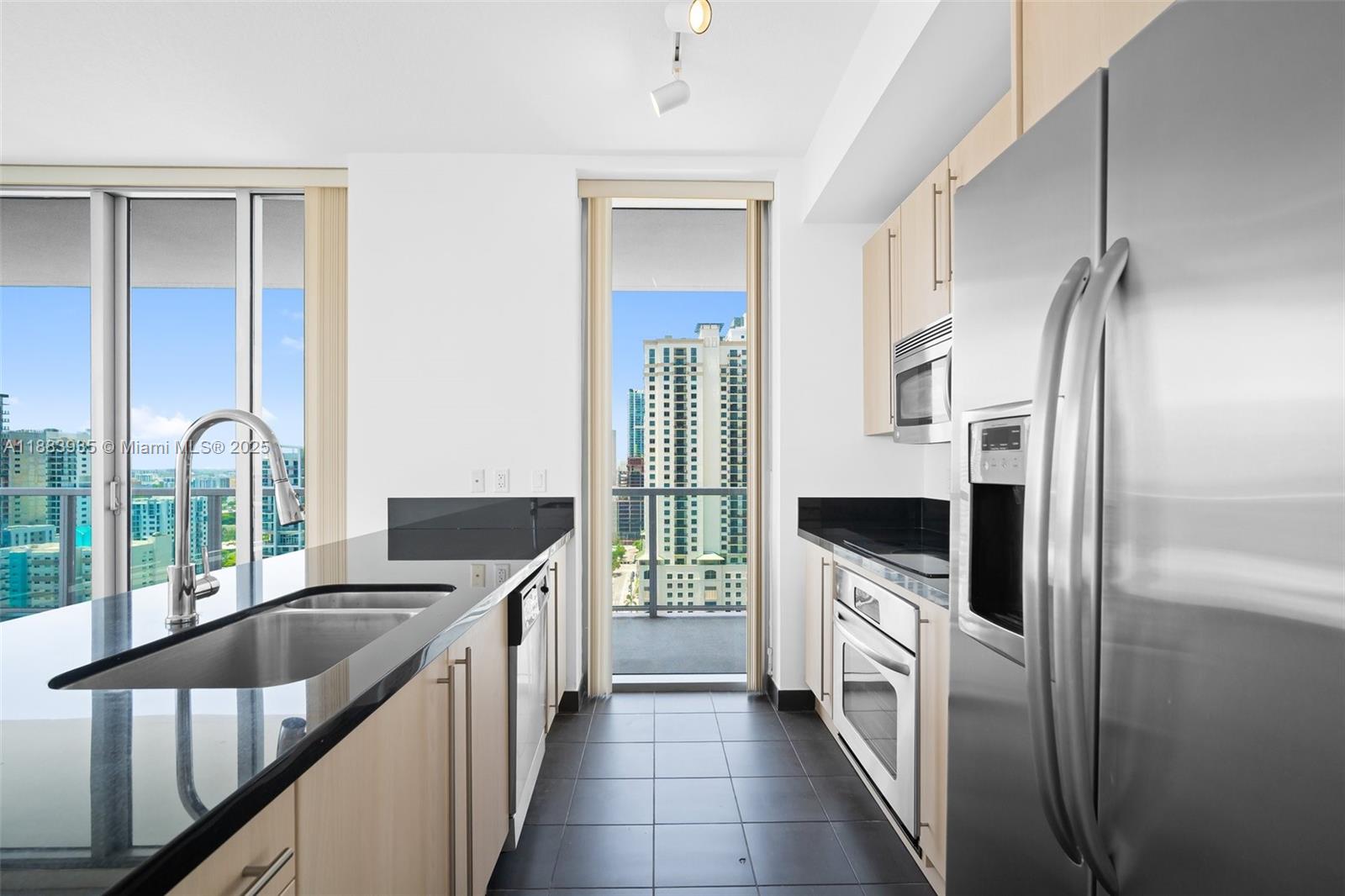 79 SW 12th St Unit: 2512-S