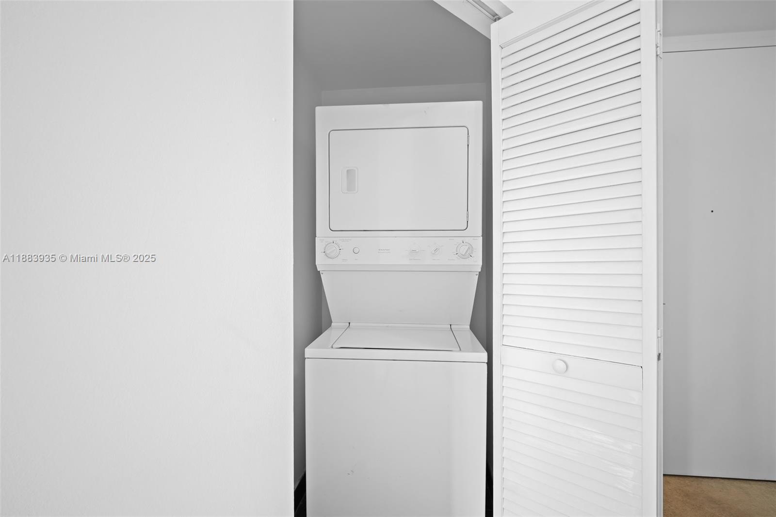 79 SW 12th St Unit: 2512-S
