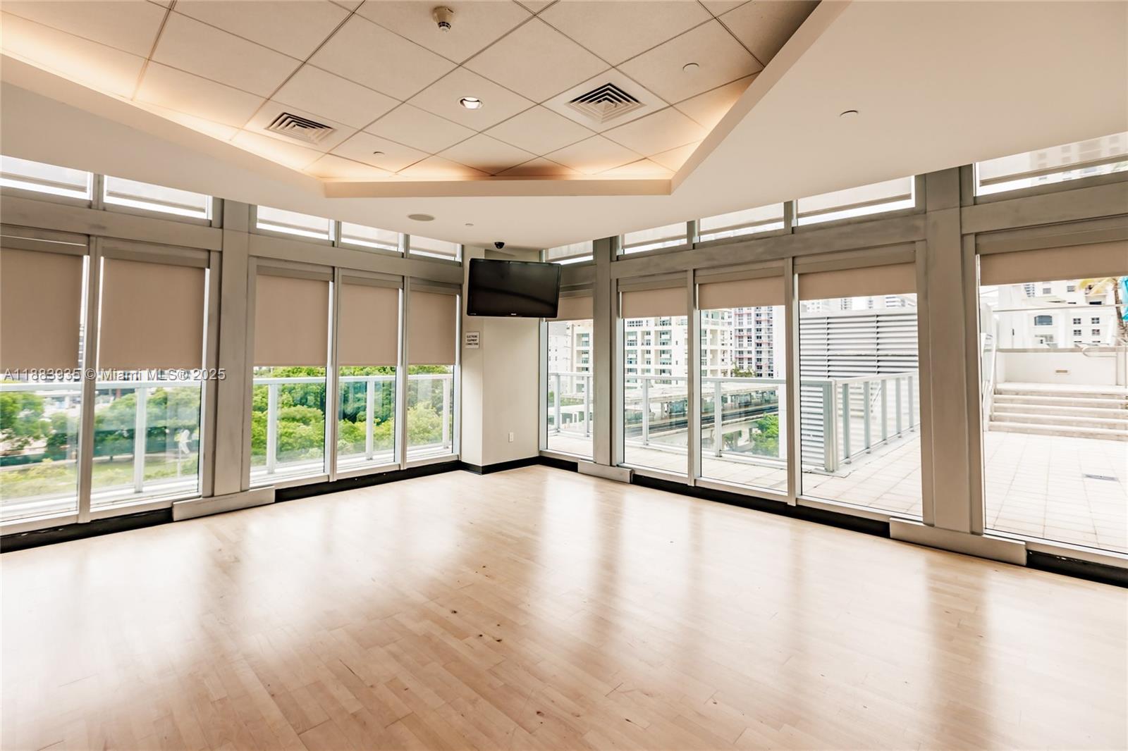 79 SW 12th St Unit: 2512-S