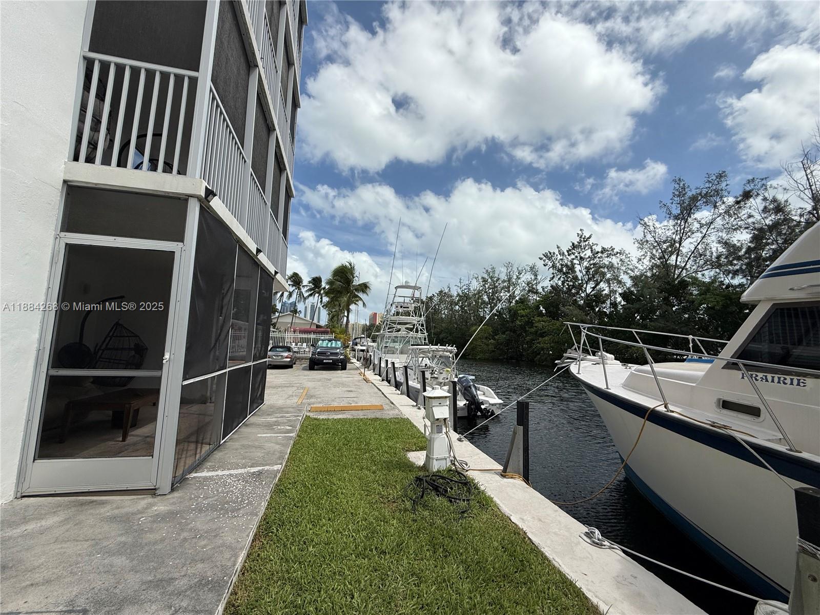 3660 NE 166th St Unit: 101 +40' Deeded Dock