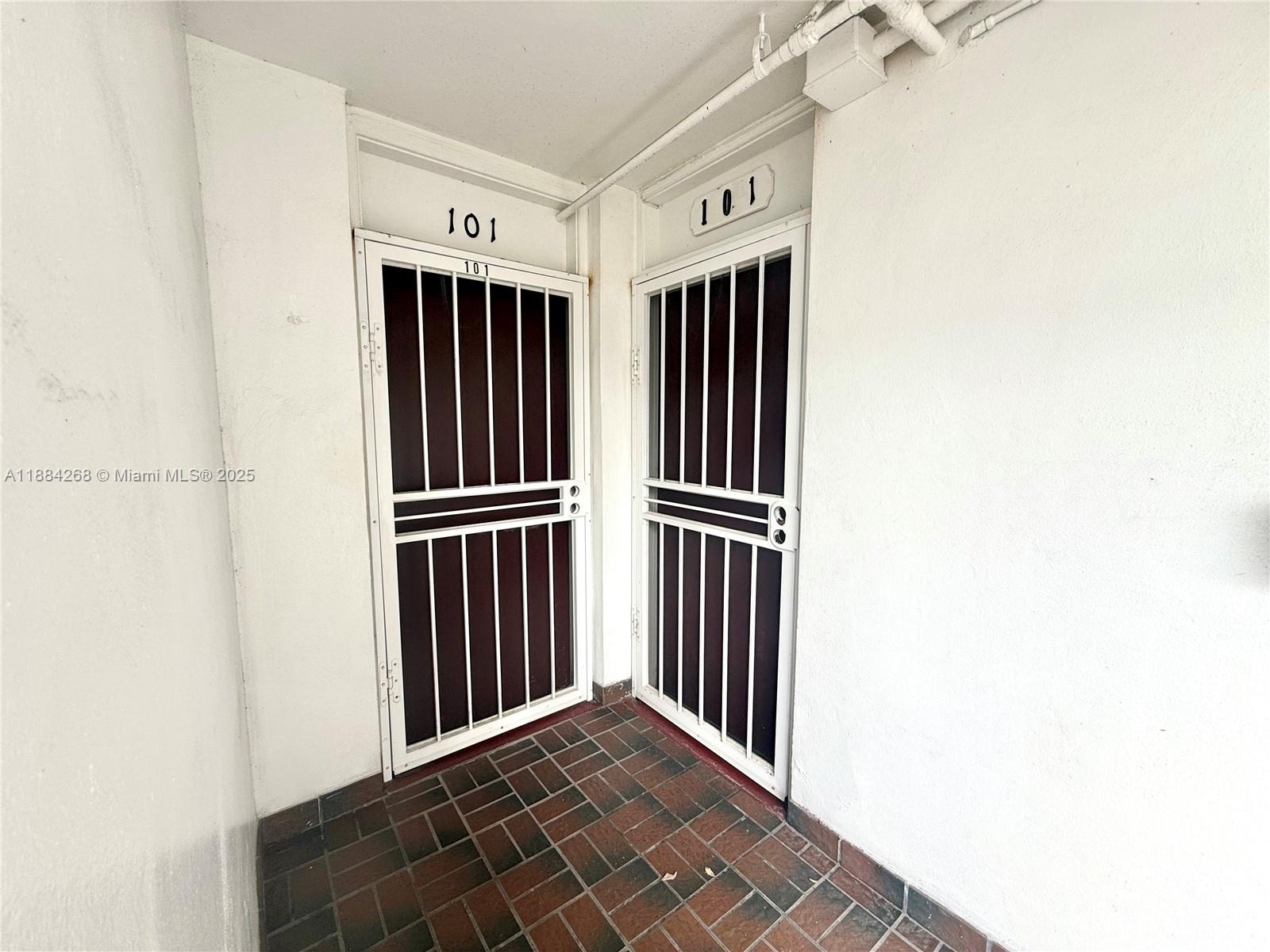 3660 NE 166th St Unit: 101 +40' Deeded Dock