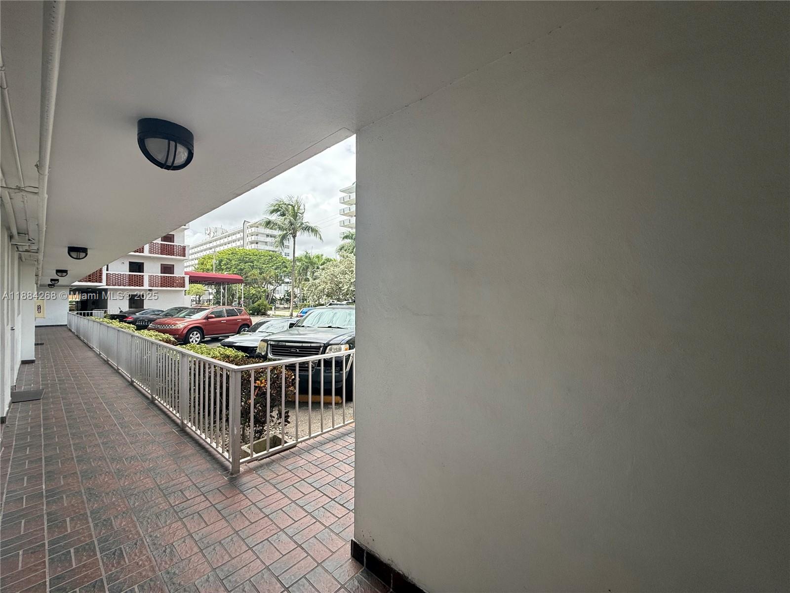 3660 NE 166th St Unit: 101 +40' Deeded Dock