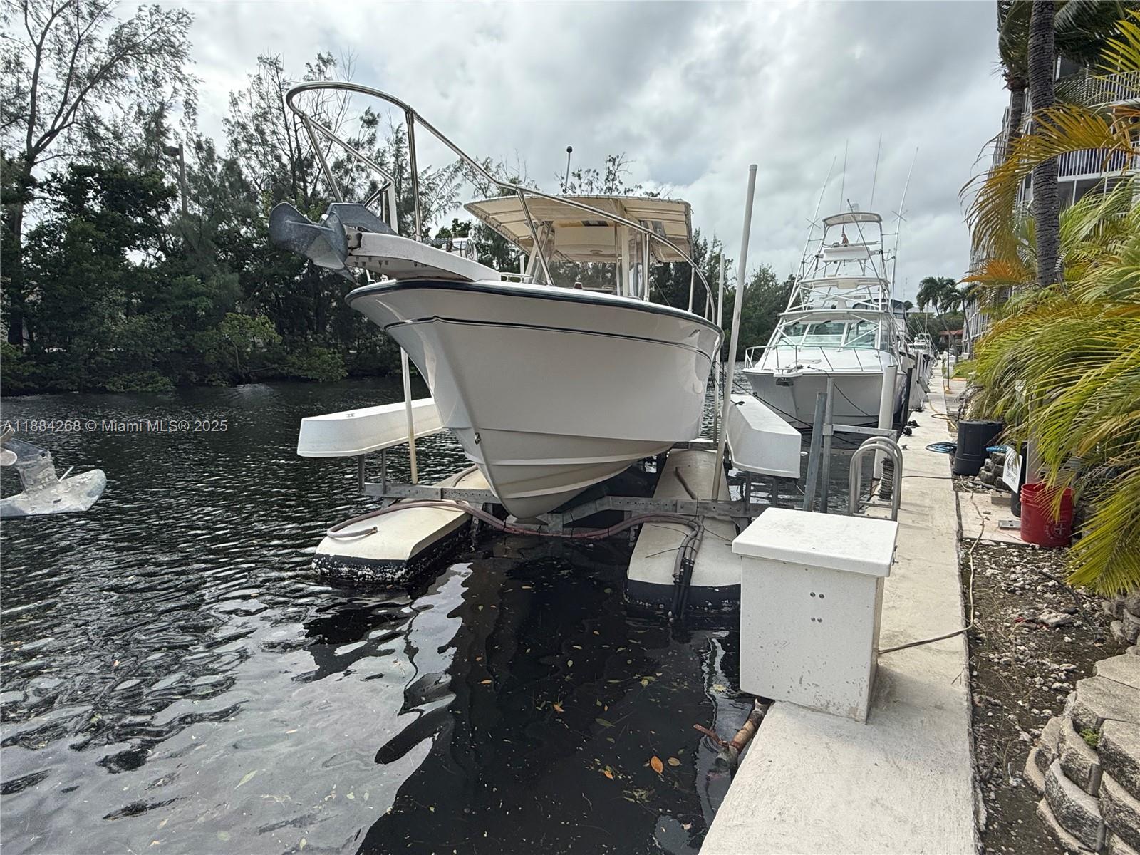 3660 NE 166th St Unit: 101 +40' Deeded Dock