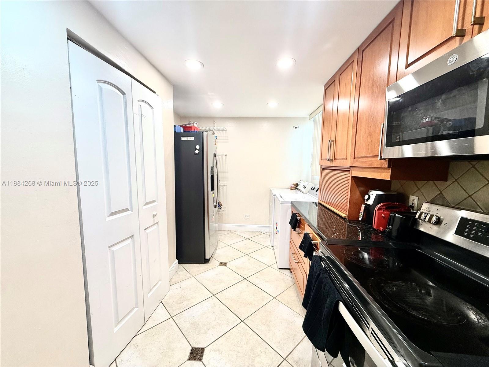 3660 NE 166th St Unit: 101 +40' Deeded Dock