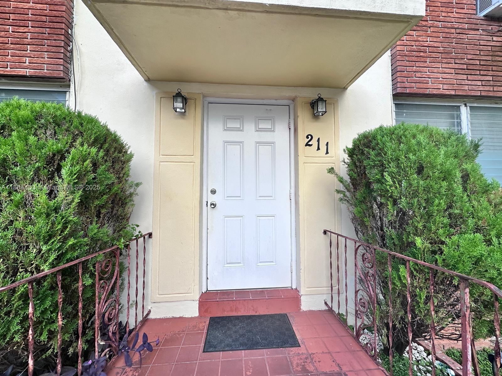 215 Zamora Ave # 10