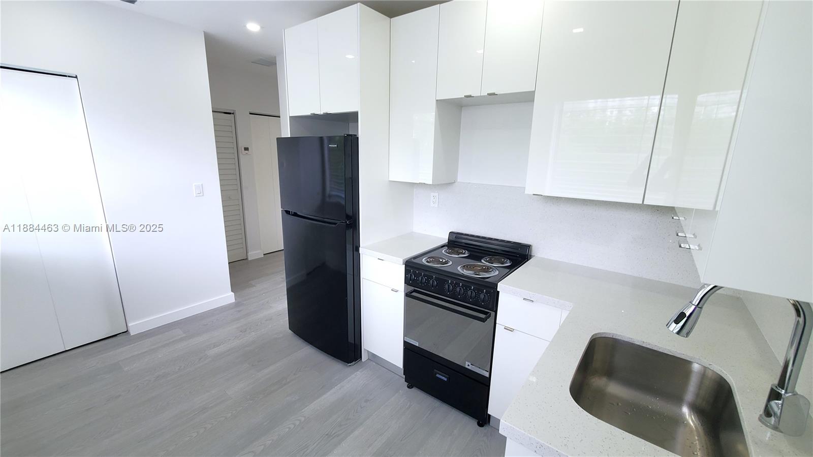 215 Zamora Ave # 10