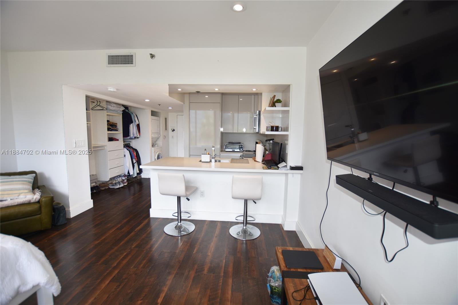 540 Brickell Key Dr # 507