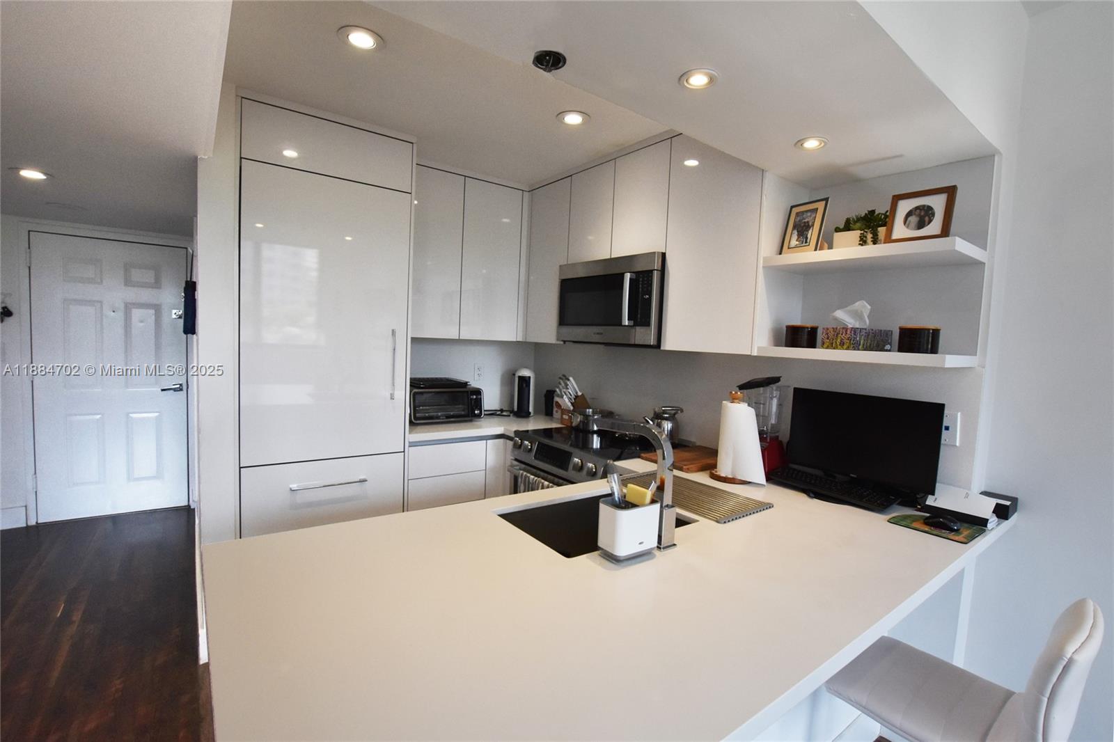 540 Brickell Key Dr # 507