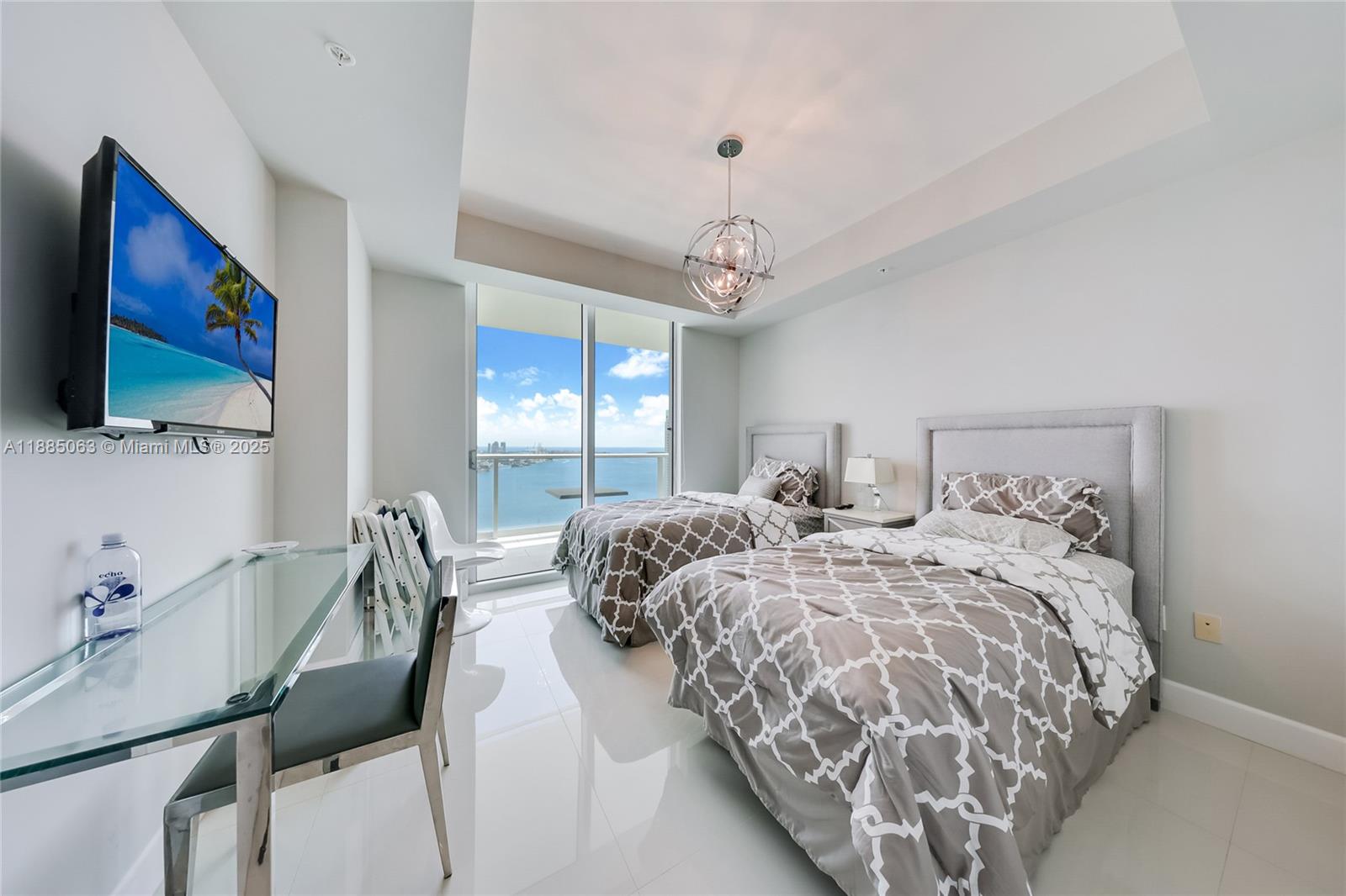 300 S Biscayne Blvd # 3312 Unit: T-3312