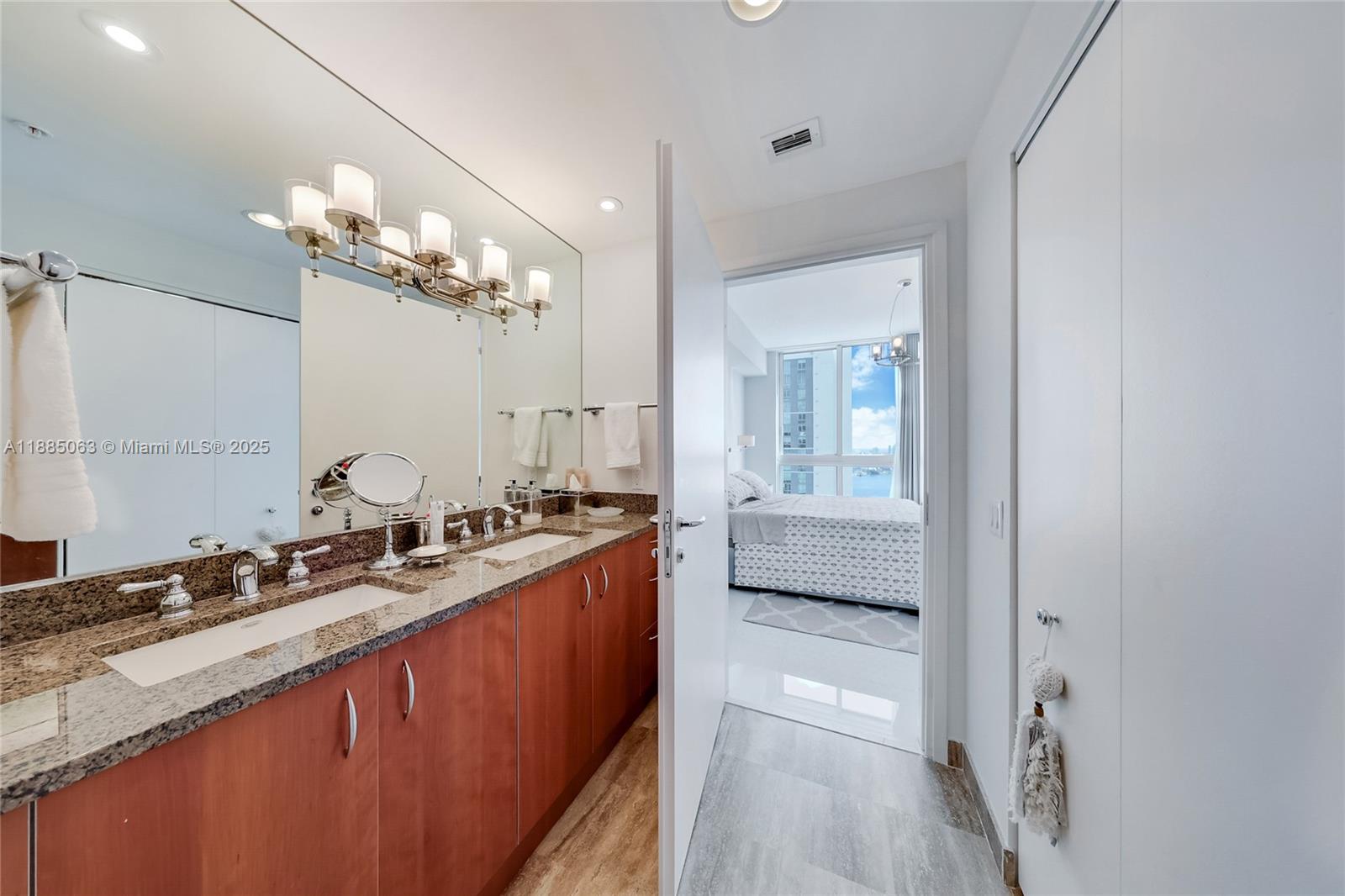 300 S Biscayne Blvd # 3312 Unit: T-3312