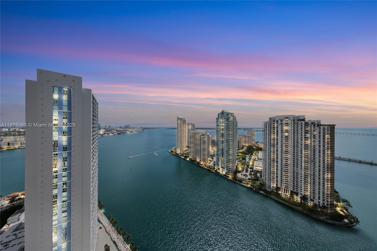 300 S Biscayne Blvd # 3312 Unit: T-3312