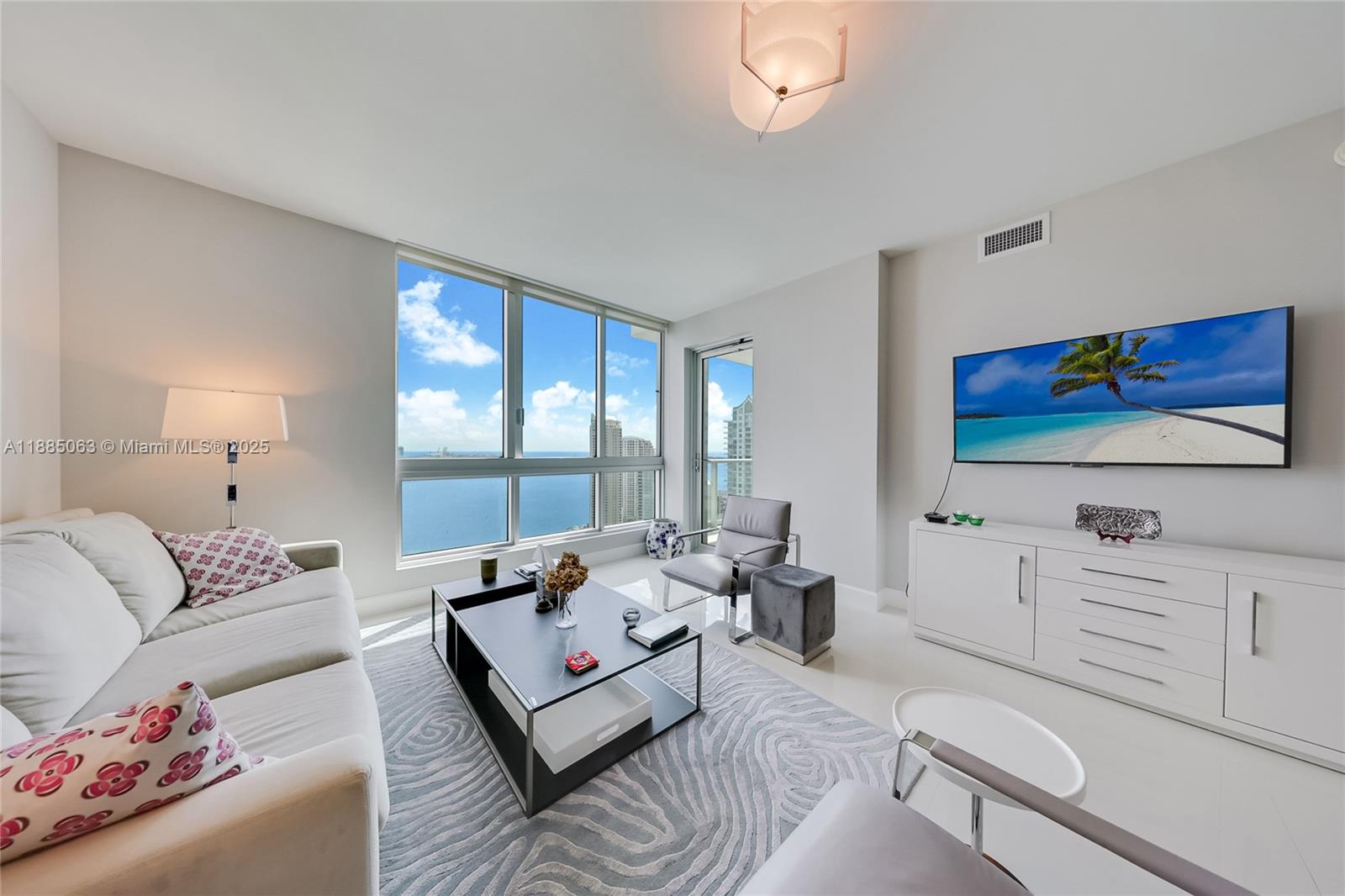 300 S Biscayne Blvd # 3312 Unit: T-3312