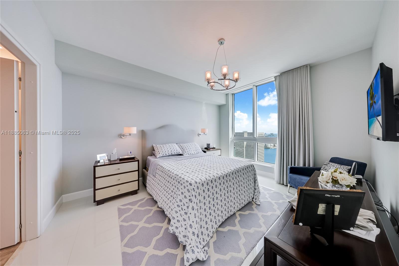 300 S Biscayne Blvd # 3312 Unit: T-3312