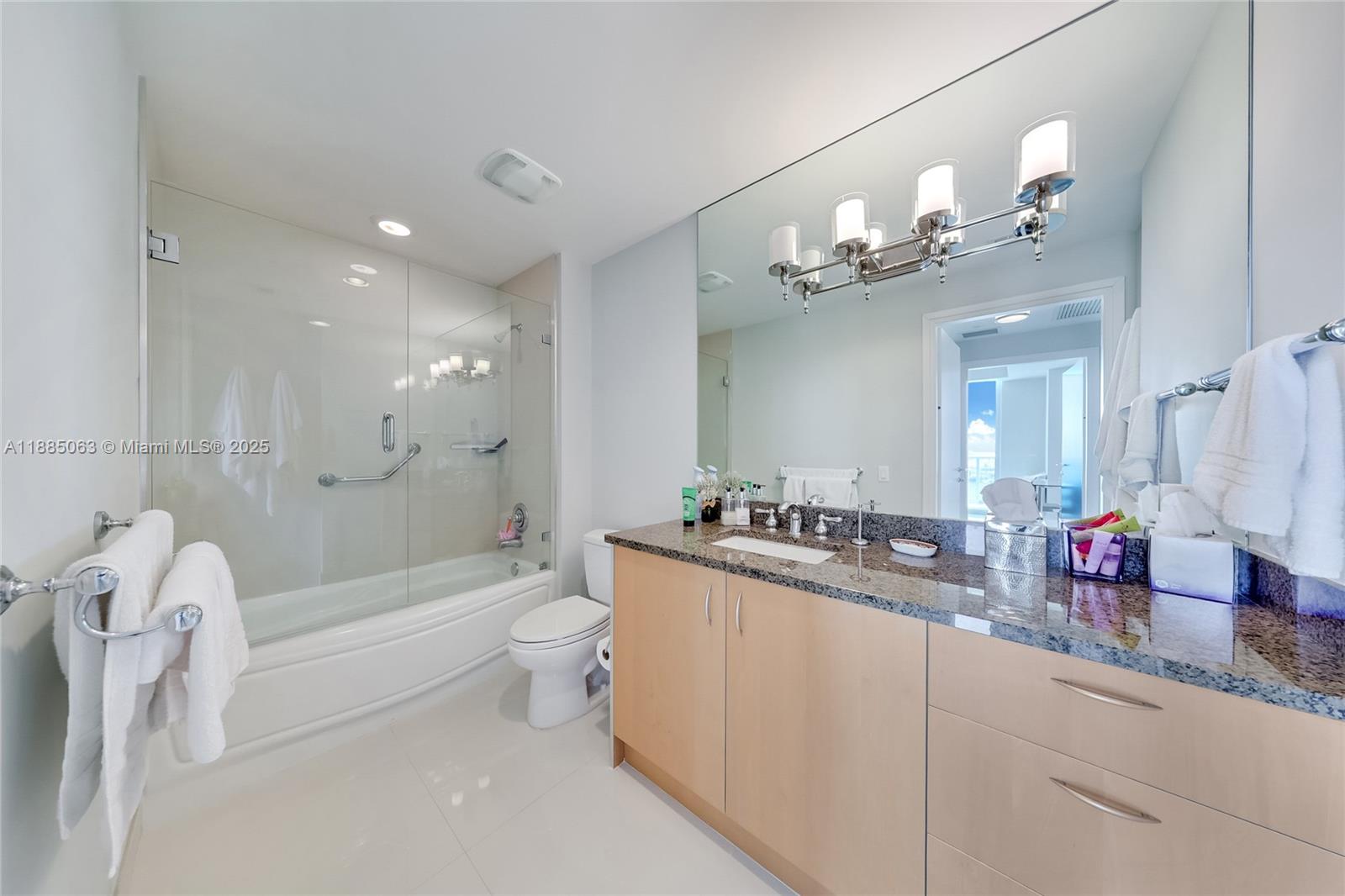 300 S Biscayne Blvd # 3312 Unit: T-3312