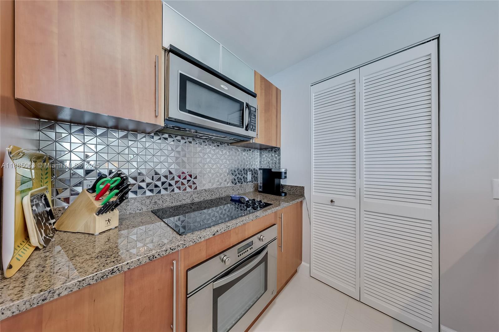 300 S Biscayne Blvd # 3312 Unit: T-3312