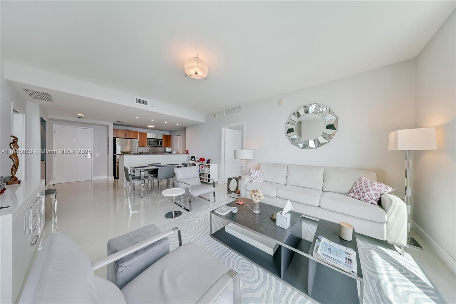 300 S Biscayne Blvd # 3312 Unit: T-3312