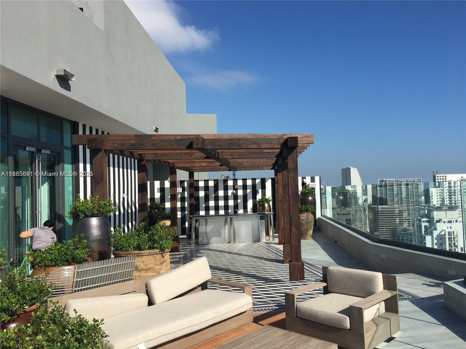 1300 S MIAMI AVE Unit: 4003