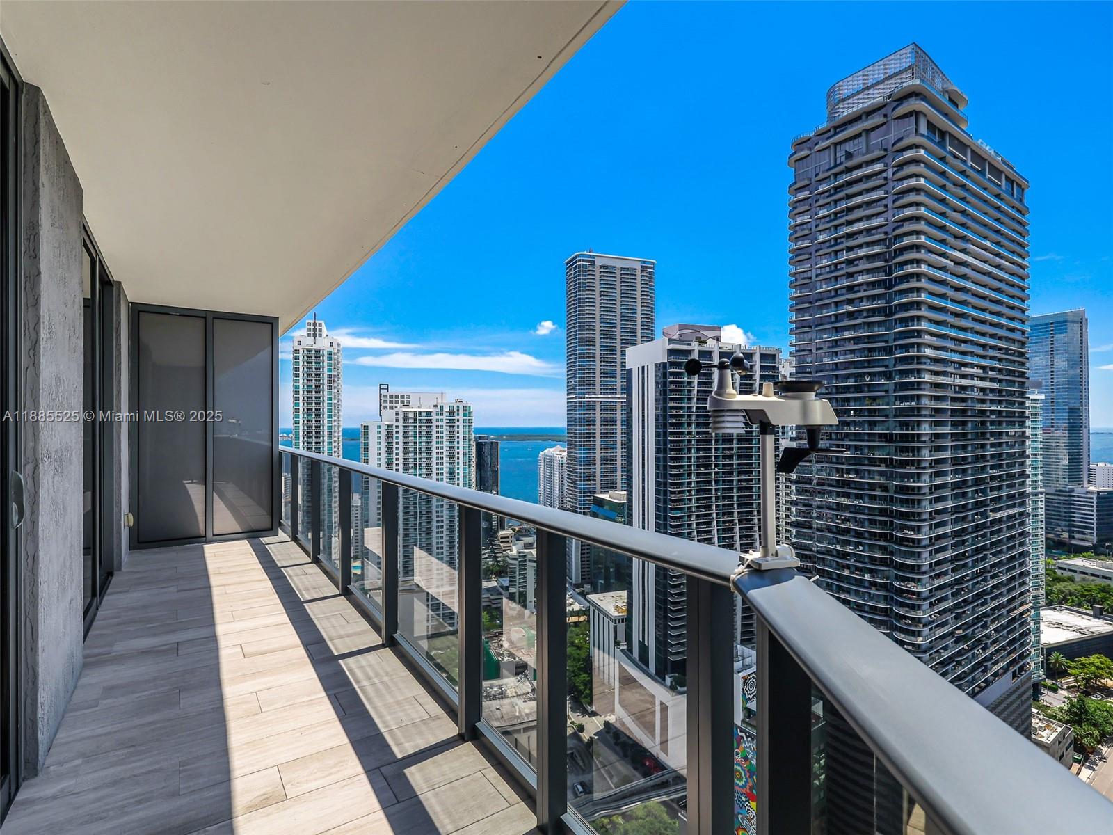 45 SW 9th St # 3905