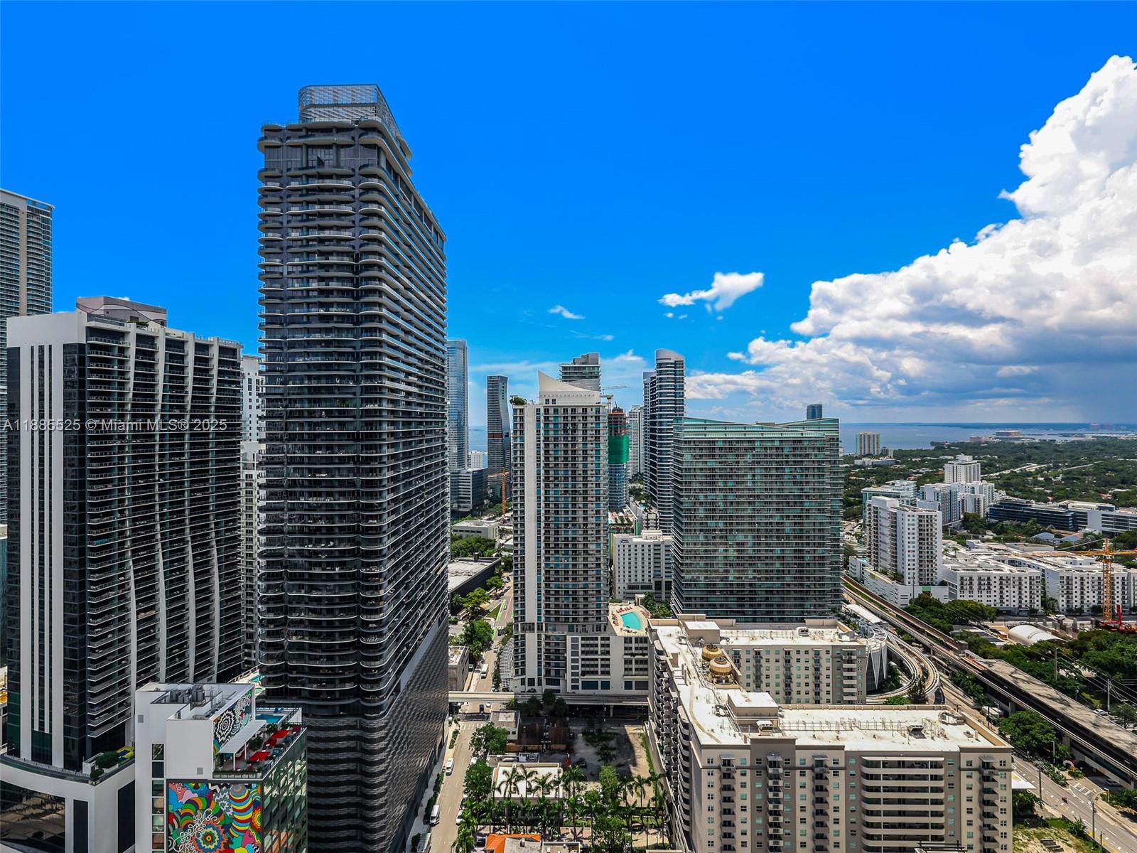45 SW 9th St # 3905