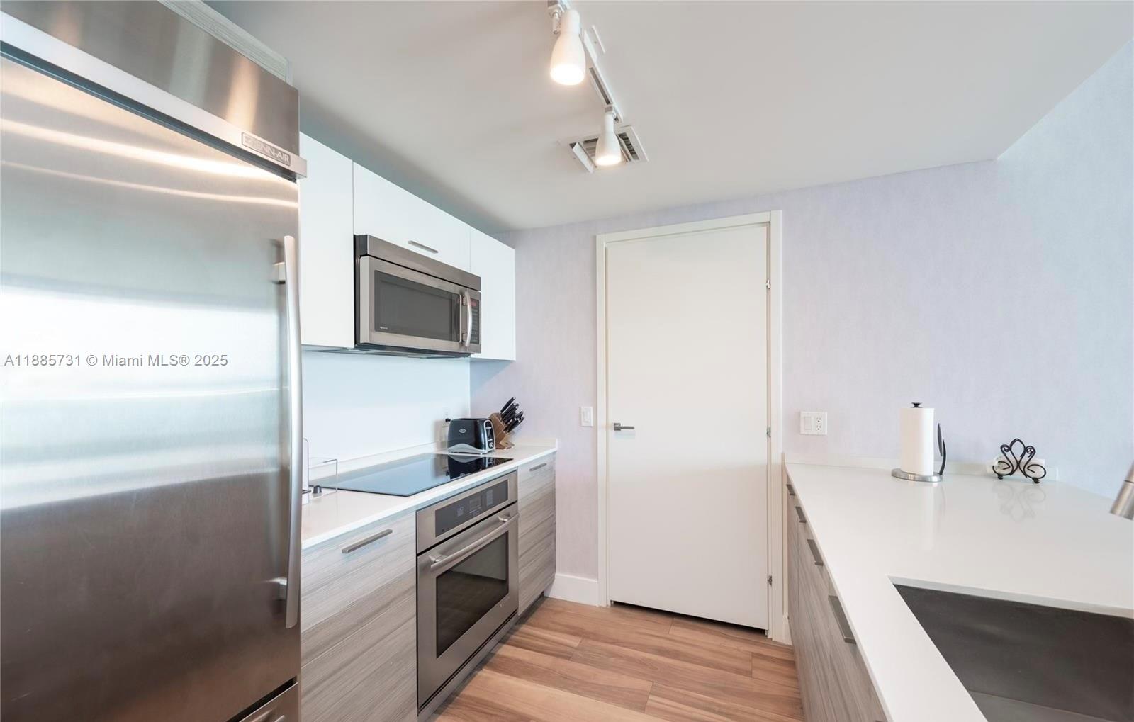 1300 Brickell Bay Dr # 3205
